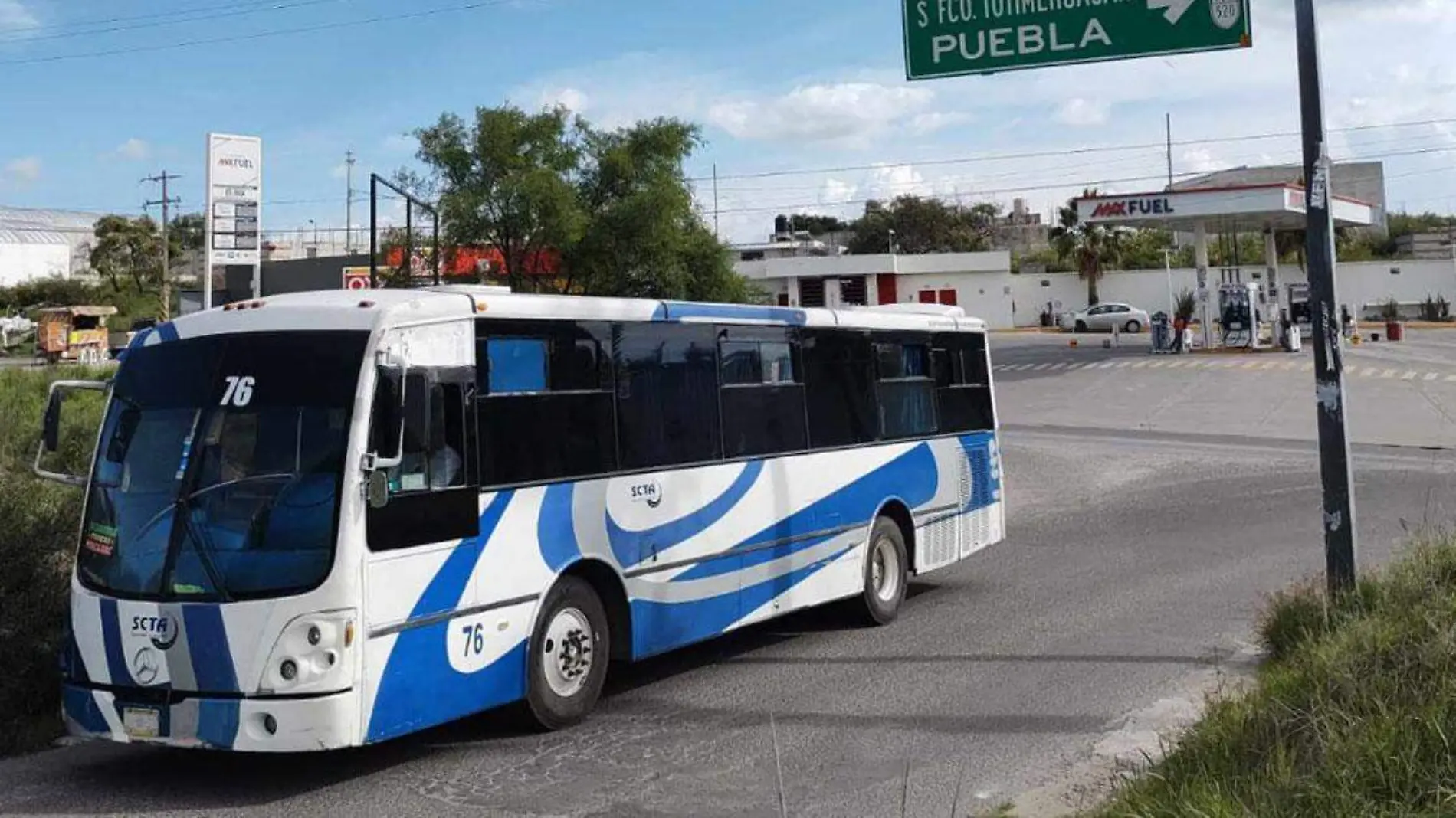 La línea invadía rutas